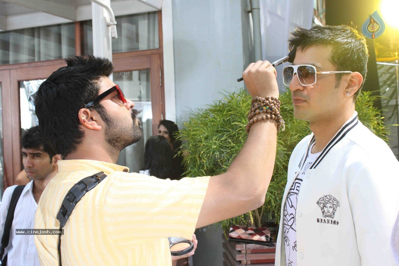 Meet Brothers at Ishq Ne Crazy Kiya Hai On Location - 16 / 44 photos