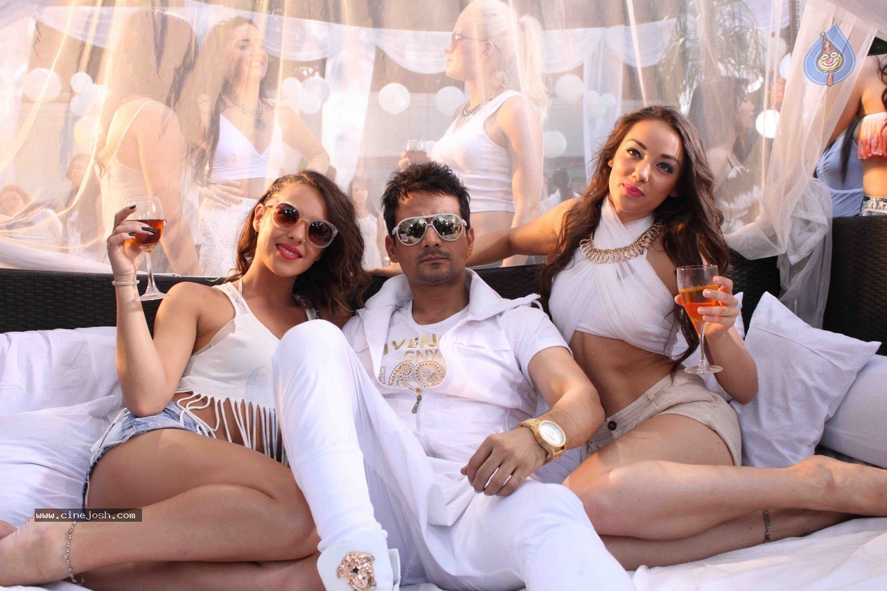 Meet Brothers at Ishq Ne Crazy Kiya Hai On Location - 34 / 44 photos