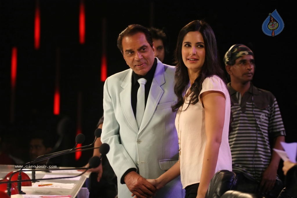 Mere Brother ki Dulhan Cast at INDIAs Got Talent Sets - 18 / 25 photos