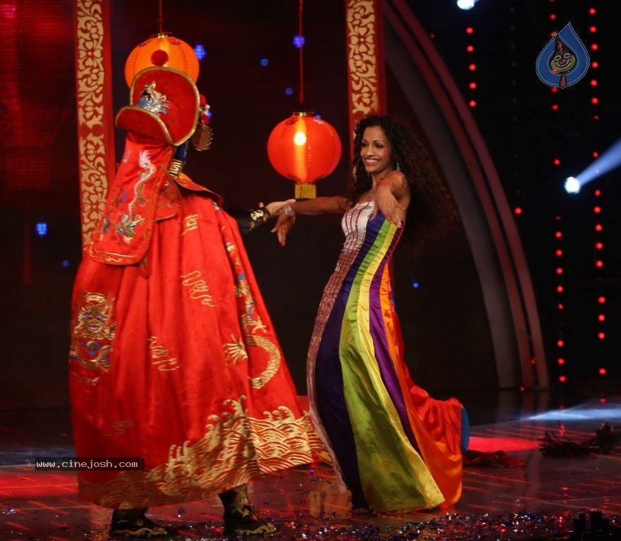 Mere Brother ki Dulhan Cast at INDIAs Got Talent Sets - 23 / 25 photos