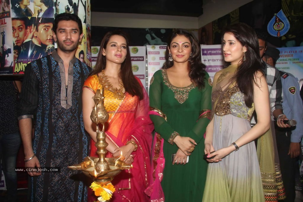 Miley Naa Miley Hum Movie Cast Celebrates Diwali Event - 15 / 55 photos