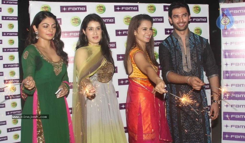 Miley Naa Miley Hum Movie Cast Celebrates Diwali Event - 27 / 55 photos