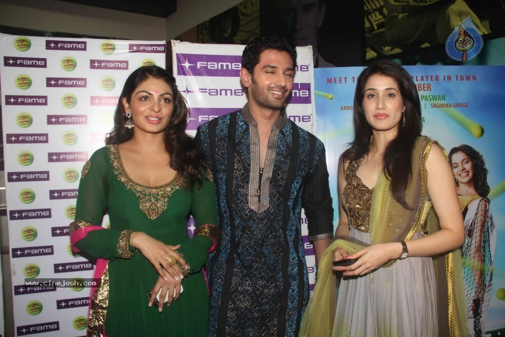 Miley Naa Miley Hum Movie Cast Celebrates Diwali Event - 36 / 55 photos