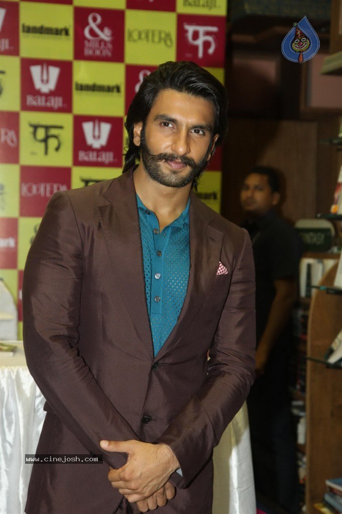 Mills n Boon Lootera Novels Pack Launch - 3 / 58 photos