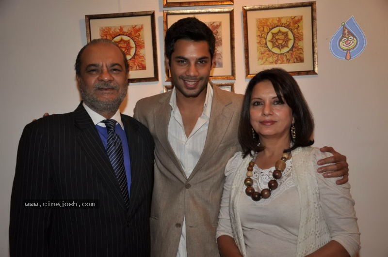 Minissha Lamba Mom Art Exhibition - 15 / 34 photos