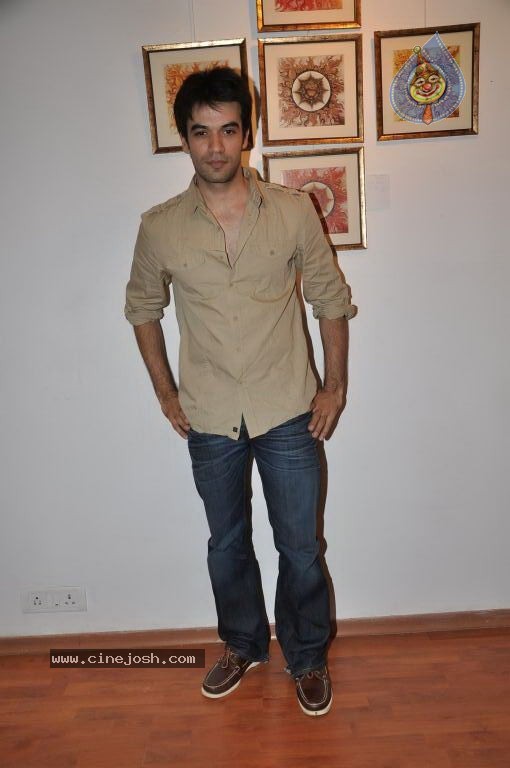 Minissha Lamba Mom Art Exhibition - 20 / 34 photos