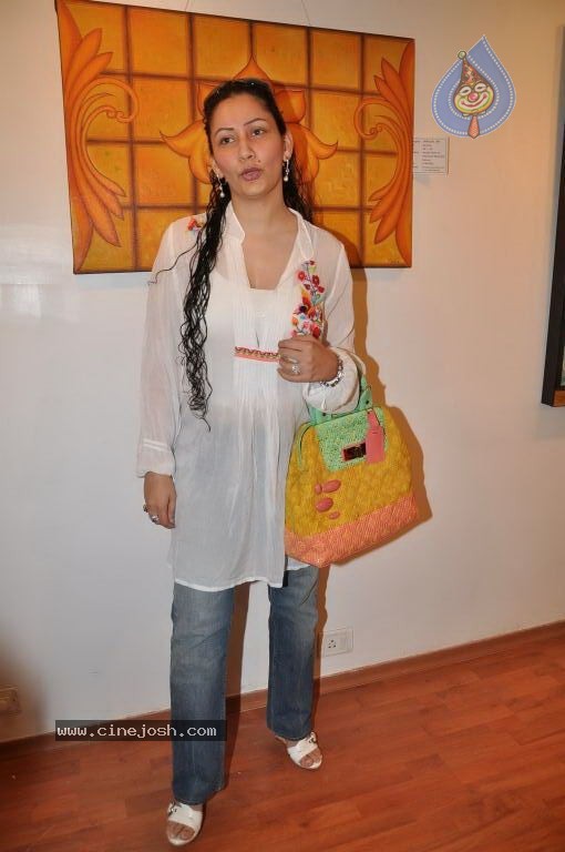 Minissha Lamba Mom Art Exhibition - 21 / 34 photos
