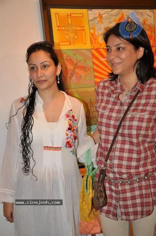 Minissha Lamba Mom Art Exhibition - 22 / 34 photos