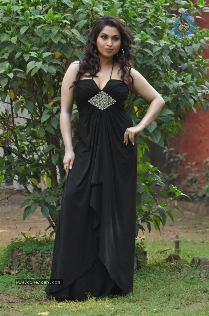 Misti Mukherjee Hot Stills - 48 / 58 photos