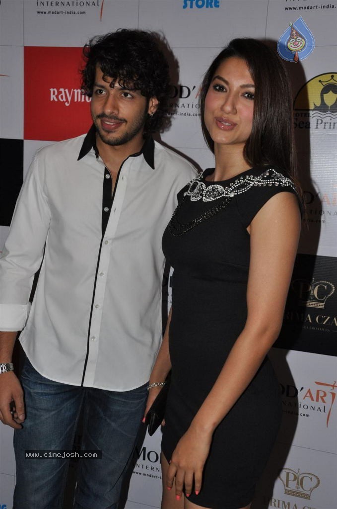 Mod Art Hot Fashion Show - 25 / 42 photos