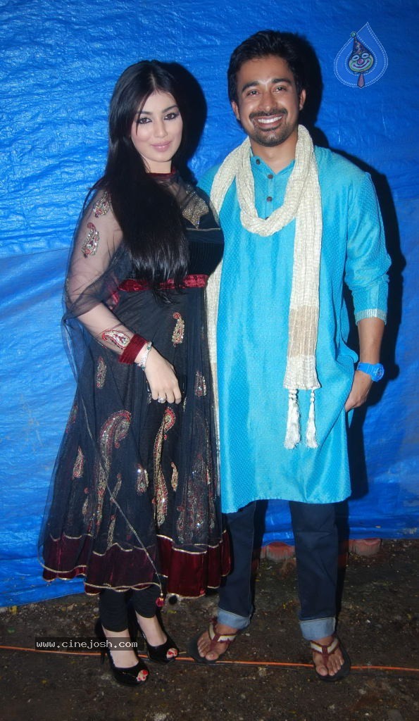 MOD Movie Team Visited Andheri Cha Raja - 4 / 25 photos