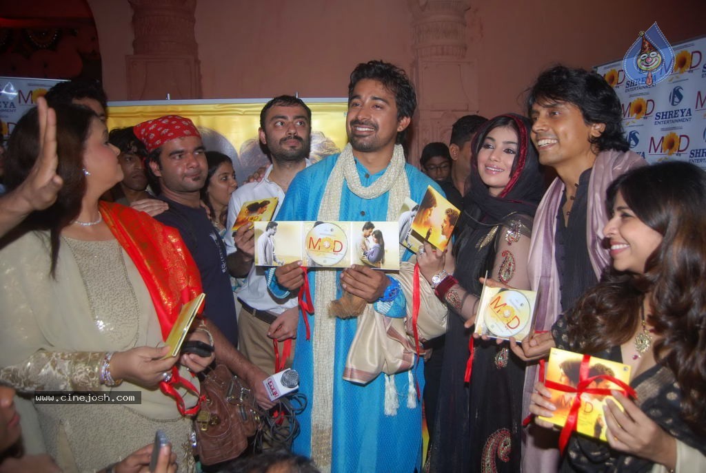 MOD Movie Team Visited Andheri Cha Raja - 25 / 25 photos