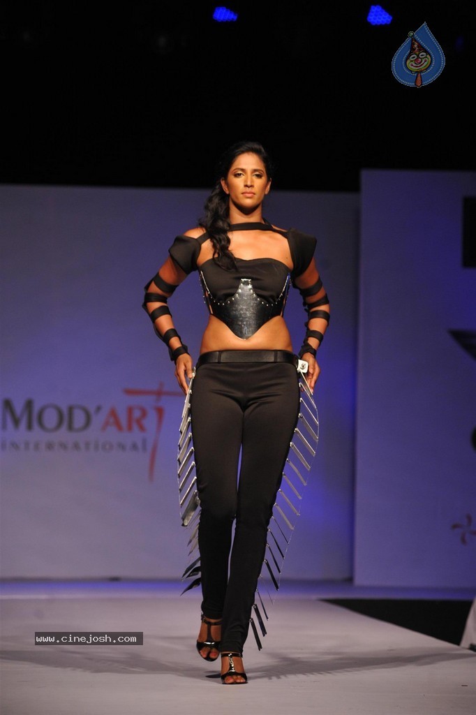 ModArt International Annual Graduating Fashion Show - 22 / 137 photos