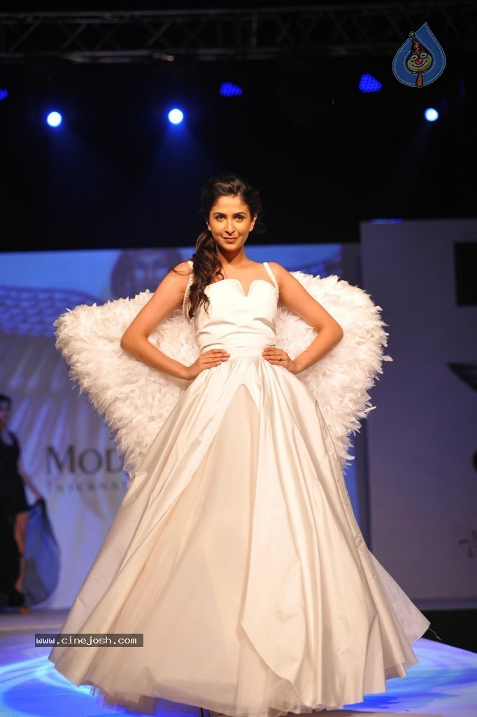 ModArt International Annual Graduating Fashion Show - 63 / 137 photos