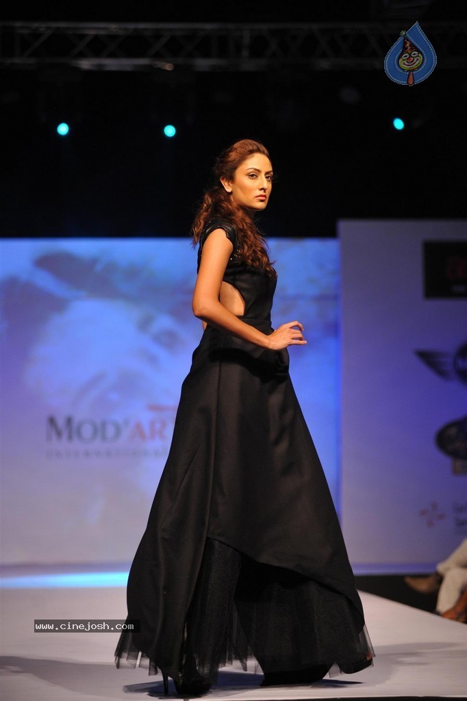 ModArt International Annual Graduating Fashion Show - 64 / 137 photos