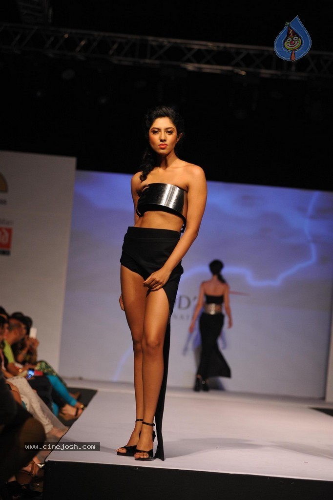 ModArt International Annual Graduating Fashion Show - 67 / 137 photos