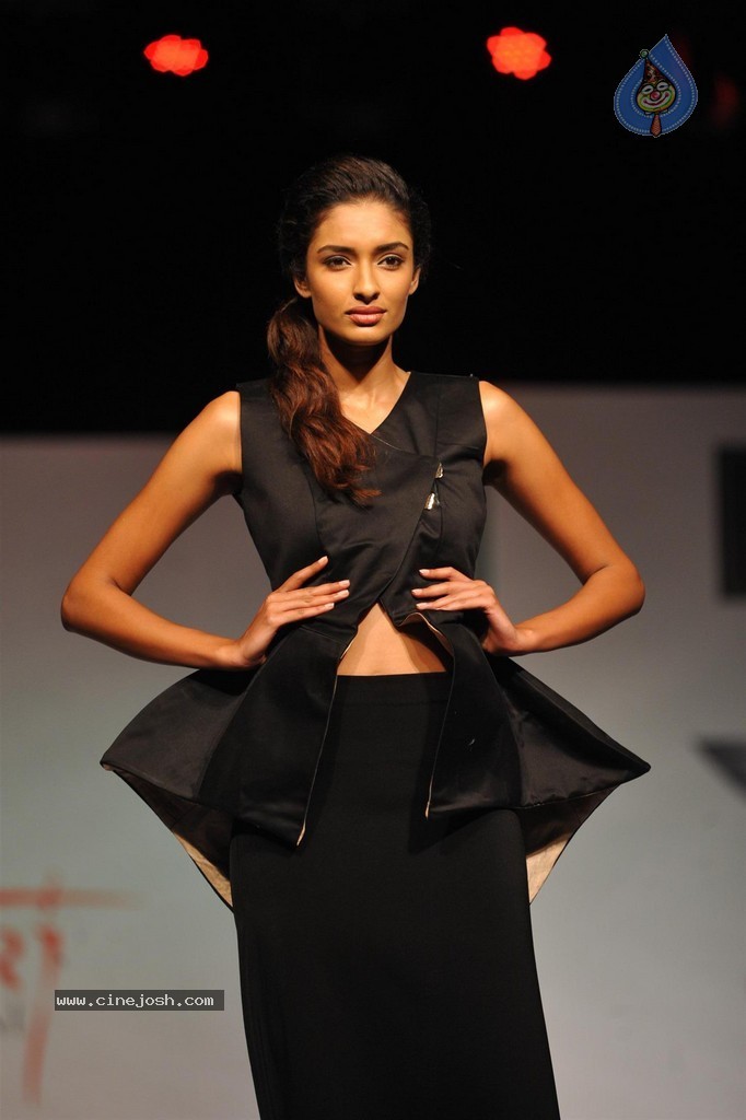 ModArt International Annual Graduating Fashion Show - 75 / 137 photos