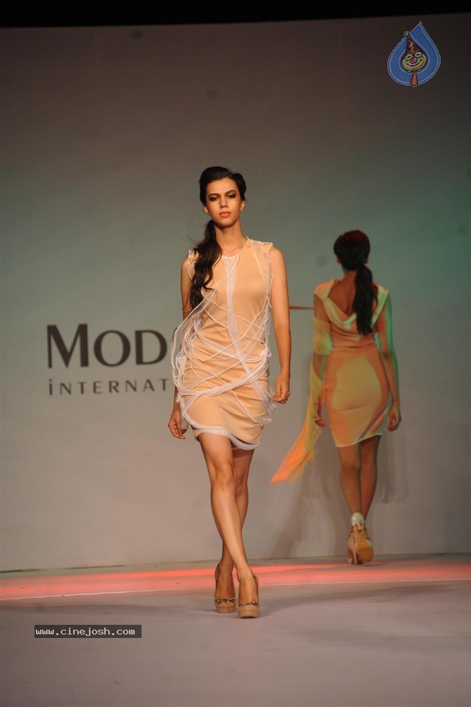 ModArt International Annual Graduating Fashion Show - 79 / 137 photos
