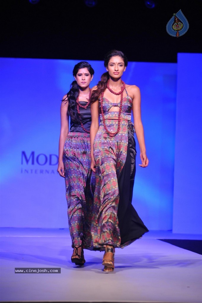 ModArt International Annual Graduating Fashion Show - 80 / 137 photos