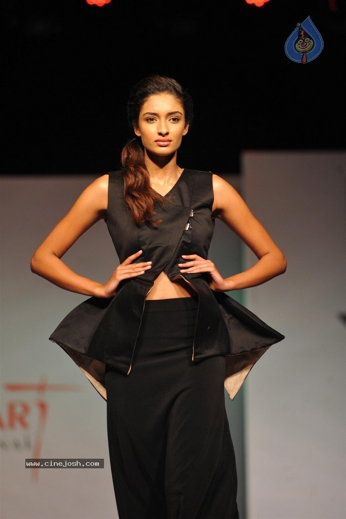 ModArt International Annual Graduating Fashion Show - 89 / 137 photos