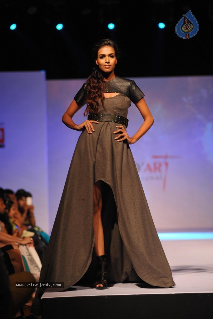 ModArt International Annual Graduating Fashion Show - 93 / 137 photos