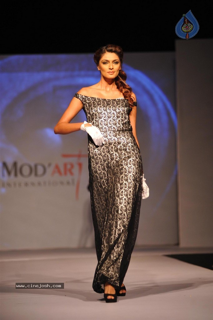 ModArt International Annual Graduating Fashion Show - 94 / 137 photos
