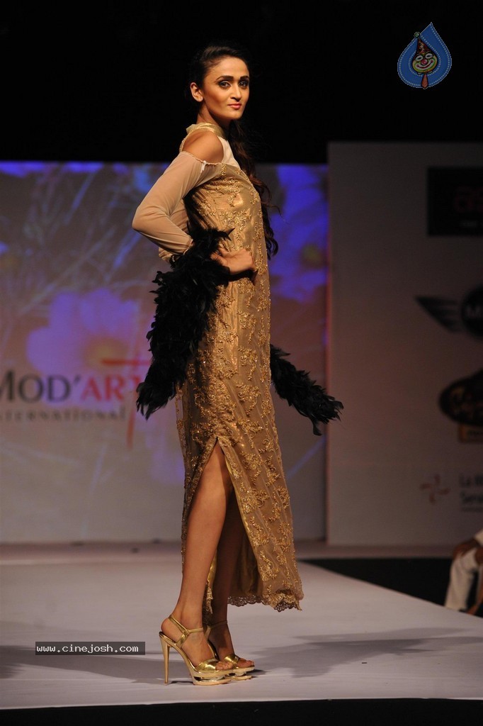 ModArt International Annual Graduating Fashion Show - 97 / 137 photos