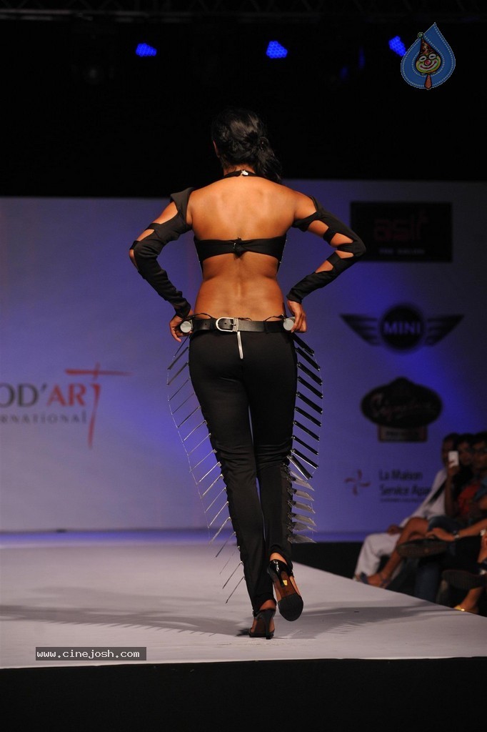 ModArt International Annual Graduating Fashion Show - 103 / 137 photos
