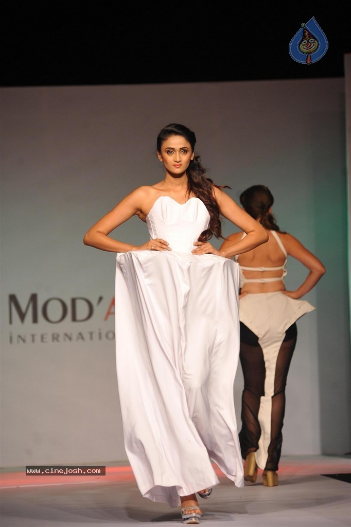 ModArt International Annual Graduating Fashion Show - 107 / 137 photos
