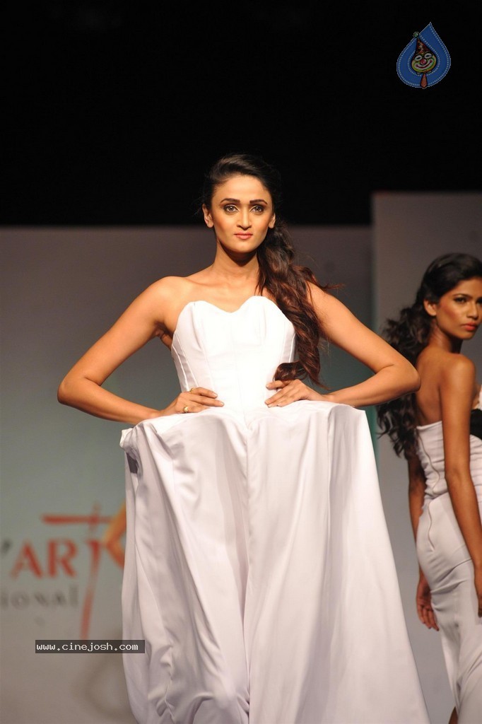 ModArt International Annual Graduating Fashion Show - 117 / 137 photos