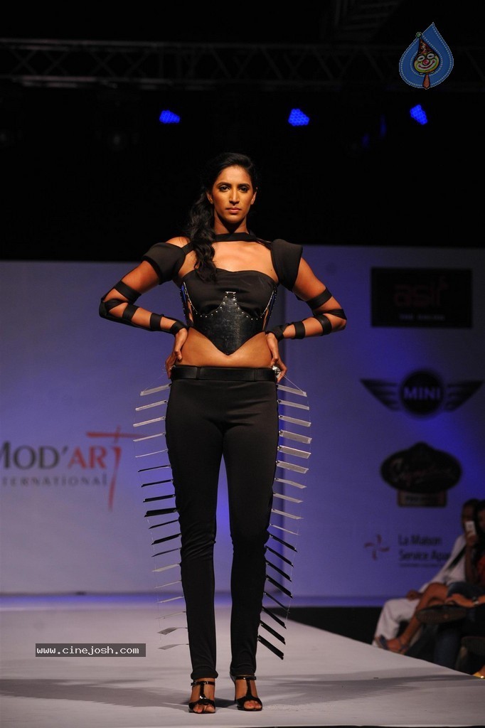 ModArt International Annual Graduating Fashion Show - 118 / 137 photos
