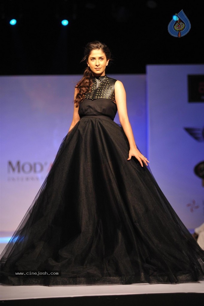 ModArt International Annual Graduating Fashion Show - 122 / 137 photos