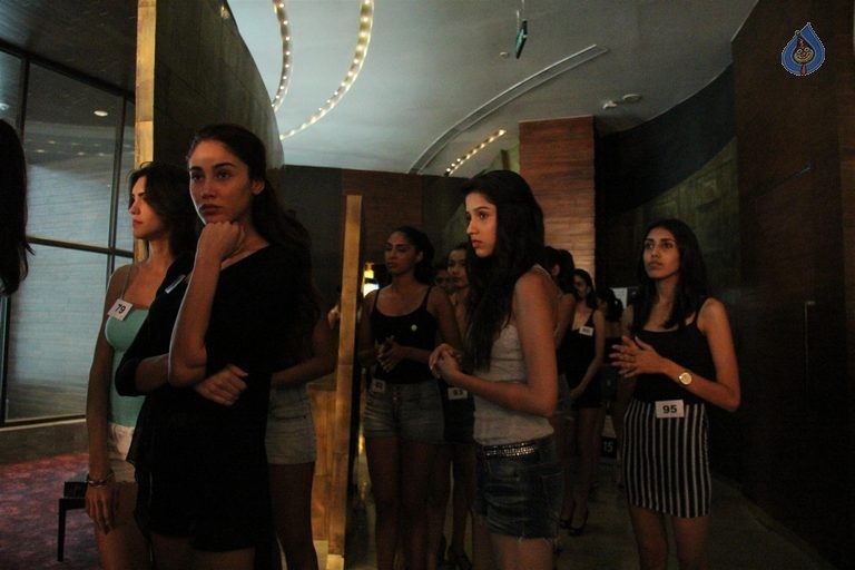 Model Auditions for LFW Winter Festive 2015 - 27 / 60 photos