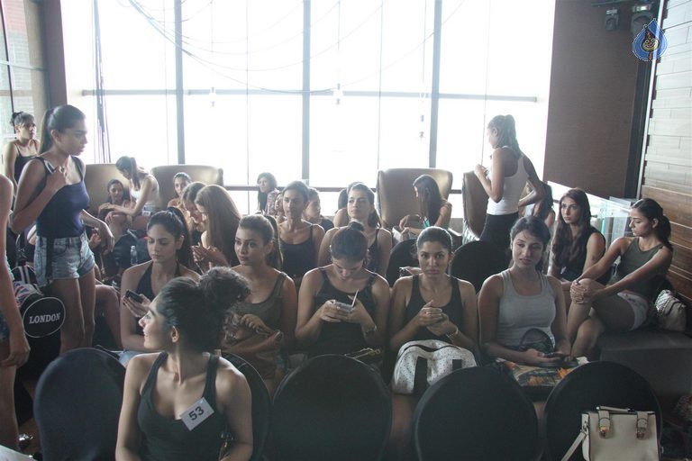 Model Auditions for LFW Winter Festive 2015 - 48 / 60 photos