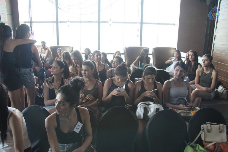 Model Auditions for LFW Winter Festive 2015 - 49 / 60 photos