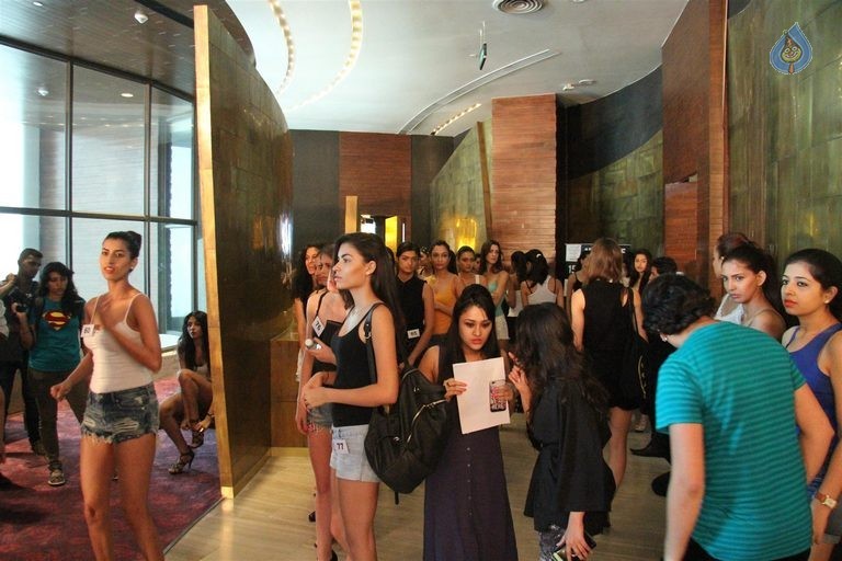 Model Auditions for LFW Winter Festive 2015 - 51 / 60 photos