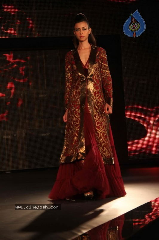 Models at Blenders Pride Fashion Show - 22 / 44 photos