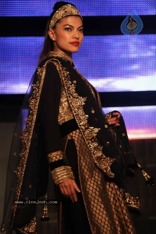 Models at Blenders Pride Fashion Show - 40 / 44 photos