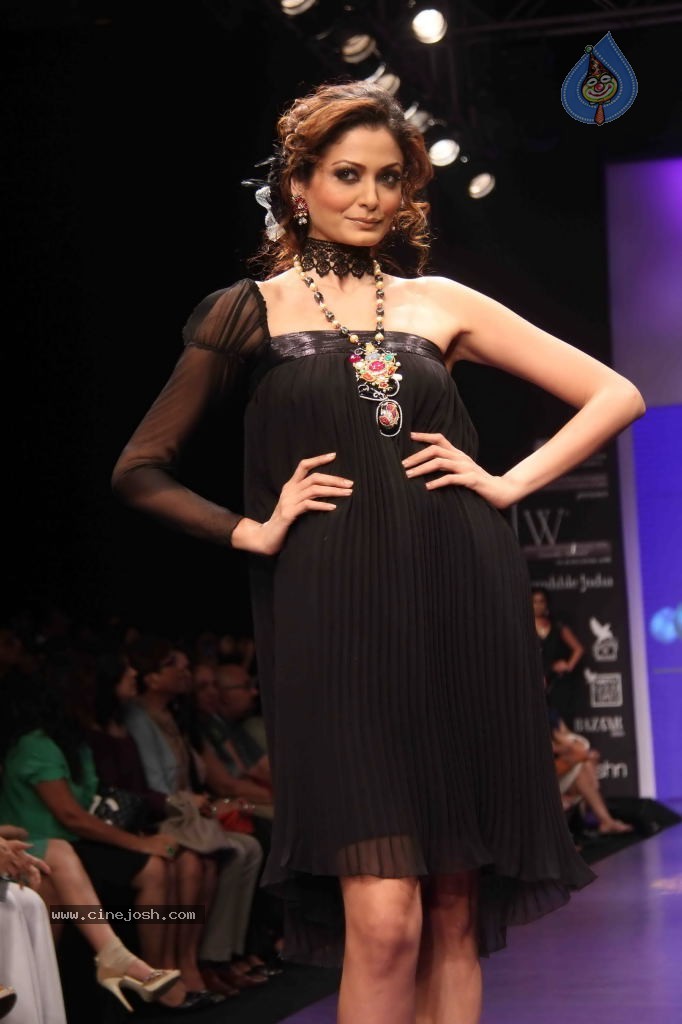Models at IIJW 2011 Ramp Walk Show - 82 / 91 photos