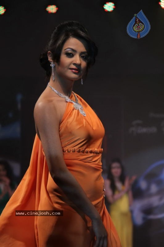 Models at Mumbai International Boat Show - 44 / 72 photos