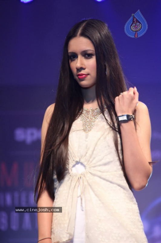 Models at Mumbai International Boat Show - 49 / 72 photos