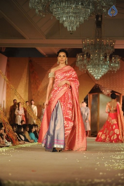 Models Walk the Ramp at Sahachari Foundation Event - 10 / 42 photos