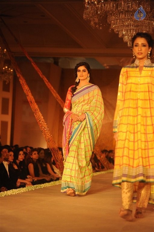Models Walk the Ramp at Sahachari Foundation Event - 16 / 42 photos