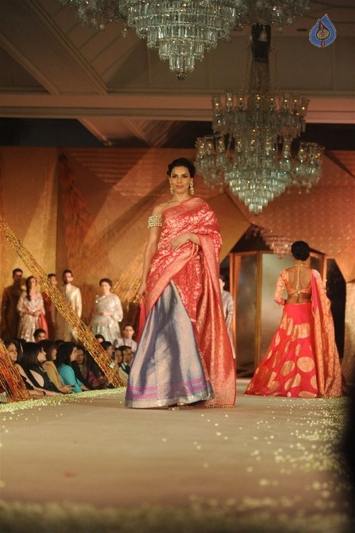 Models Walk the Ramp at Sahachari Foundation Event - 19 / 42 photos