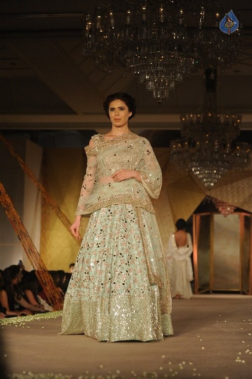 Models Walk the Ramp at Sahachari Foundation Event - 26 / 42 photos