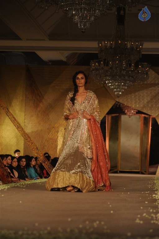 Models Walk the Ramp at Sahachari Foundation Event - 34 / 42 photos
