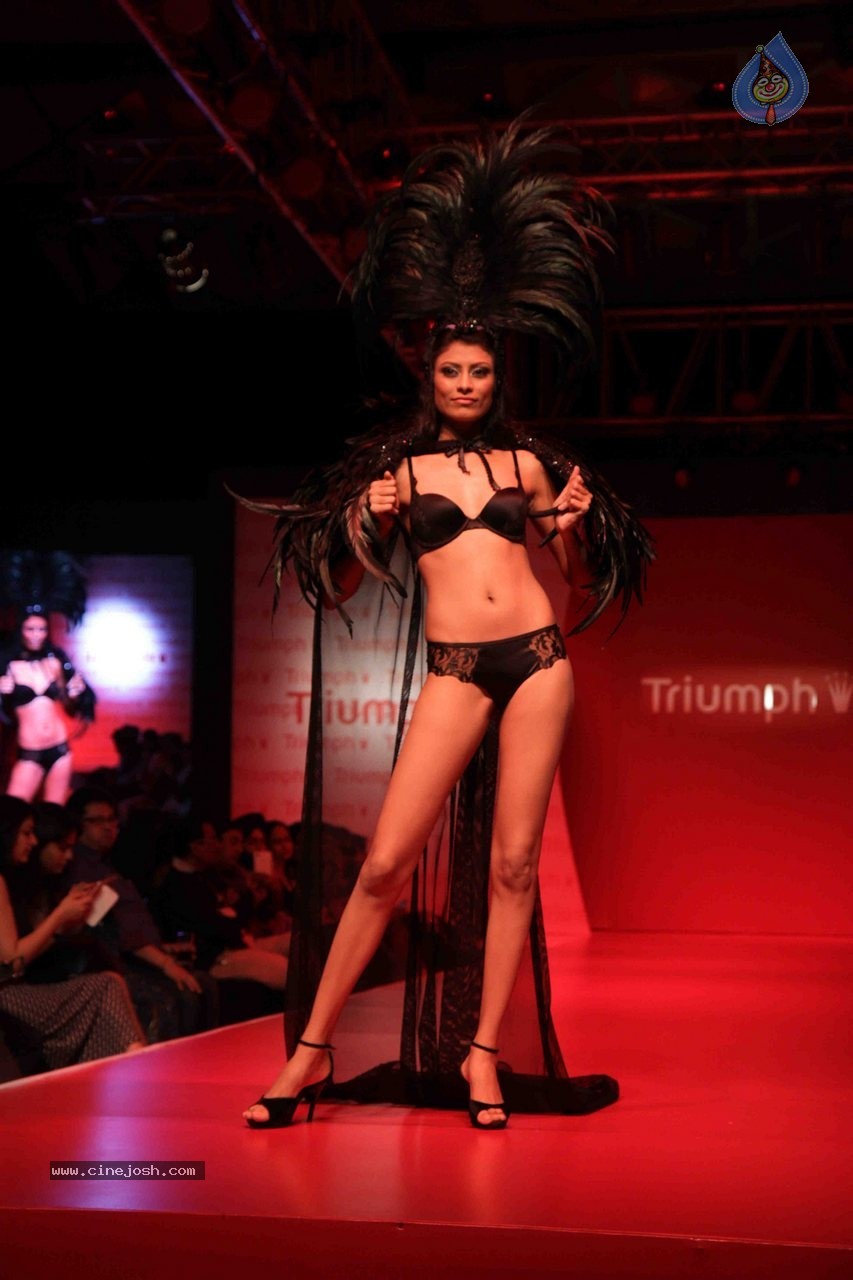 Models walk the Ramp at the Triumph Fashion Show 2015 - 14 / 52 photos