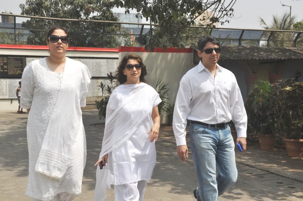 Mona Kapoor Funeral Ceremony - 4 / 68 photos