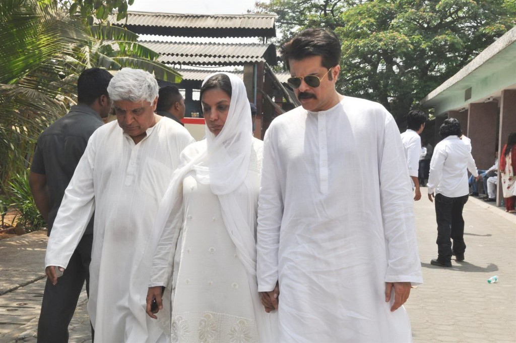Mona Kapoor Funeral Ceremony - 21 / 68 photos