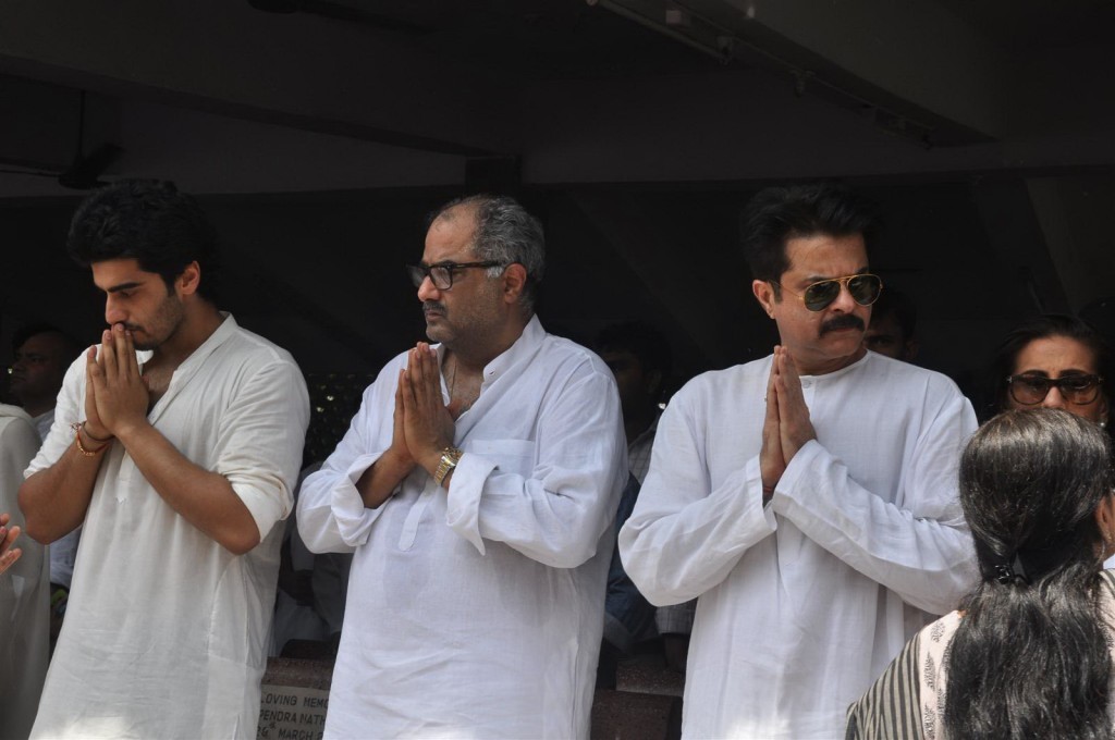 Mona Kapoor Funeral Ceremony - 46 / 68 photos